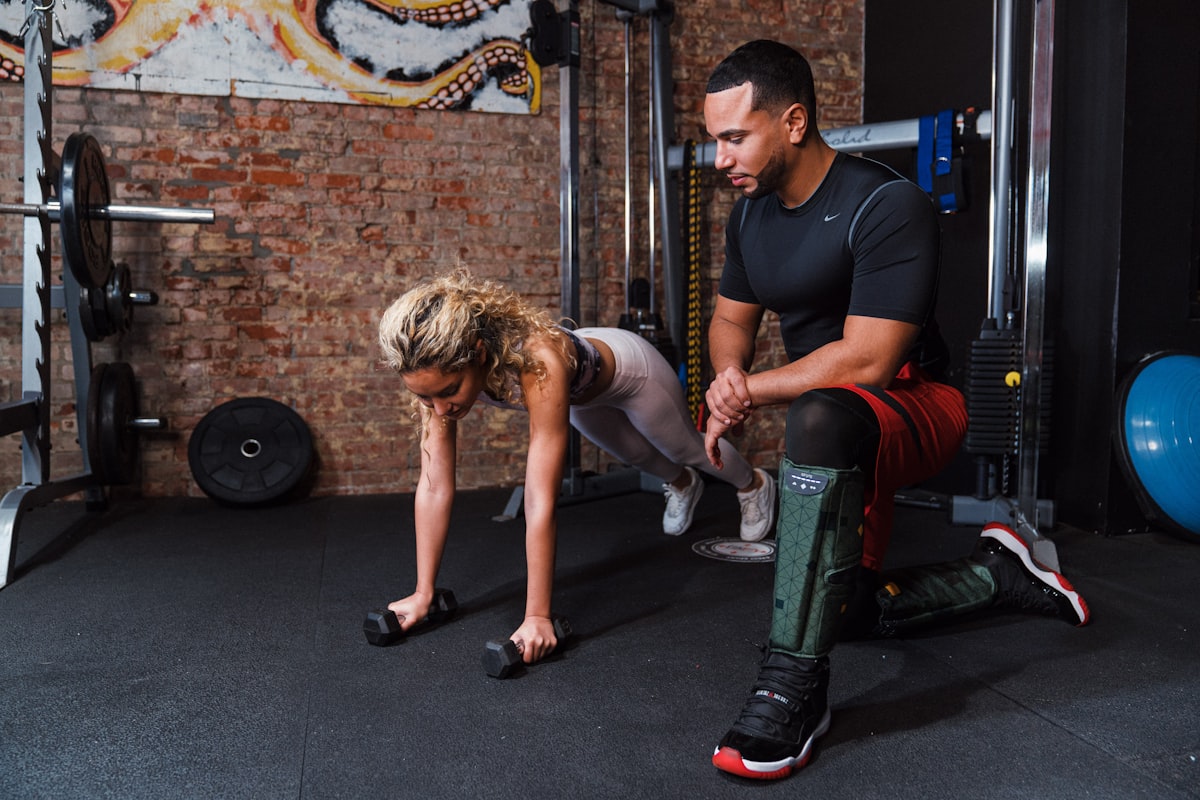 Atleta profesional usando equipo de recuperación